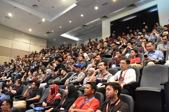 A full audience gathered for a JOMLAUNCH community event